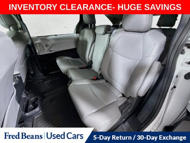 Used 2025 Toyota Sienna XLE FWD image 31