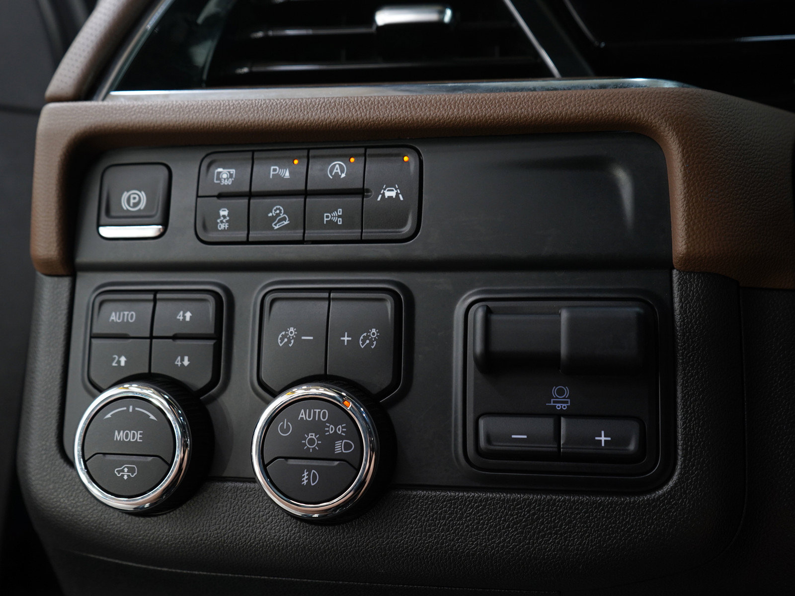 Used 2025 Chevrolet Tahoe High Country AWD/4WD image 28
