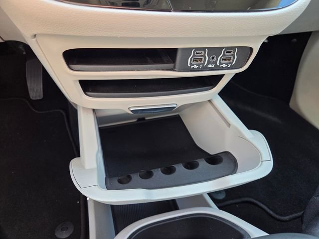 Certified 2023 Chrysler Pacifica Touring-L image 29