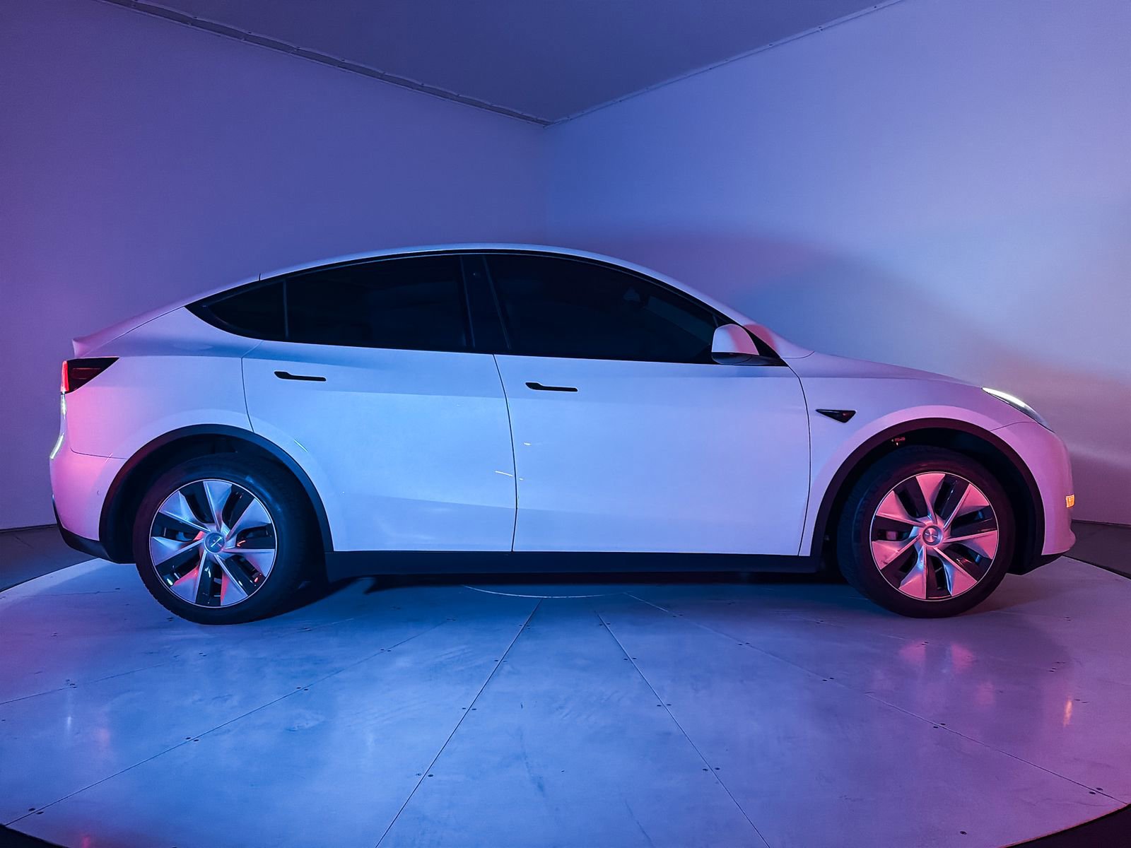 Used 2022 Tesla Model Y Long Range image 54