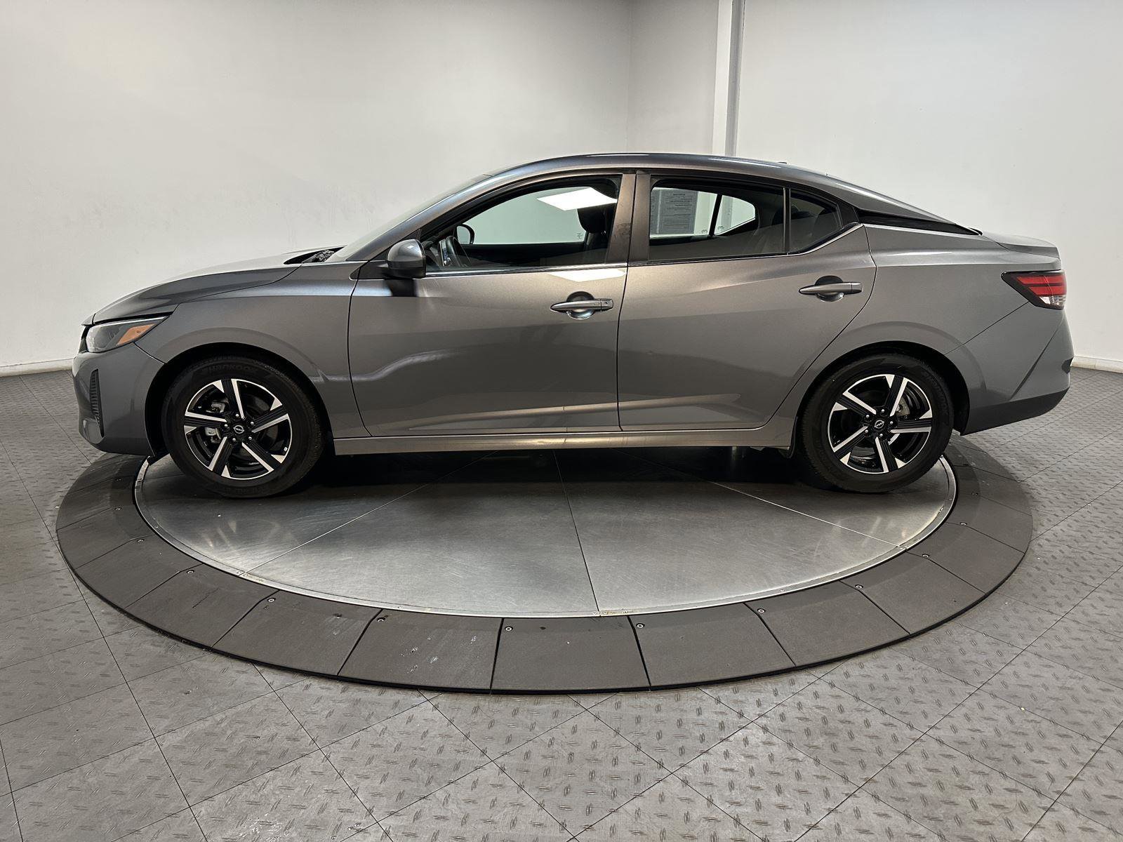 Used 2025 Nissan Sentra SV image 8