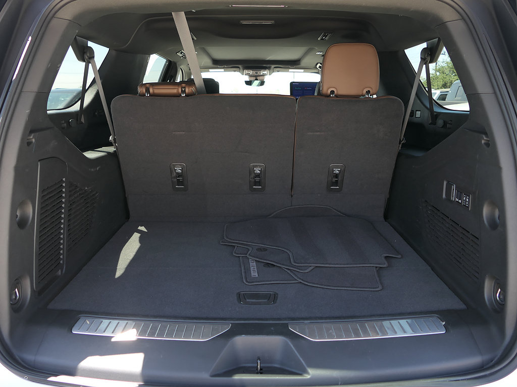 Used 2024 Chevrolet Suburban High Country w/ Advanced Technology Package AWD/4WD image 24