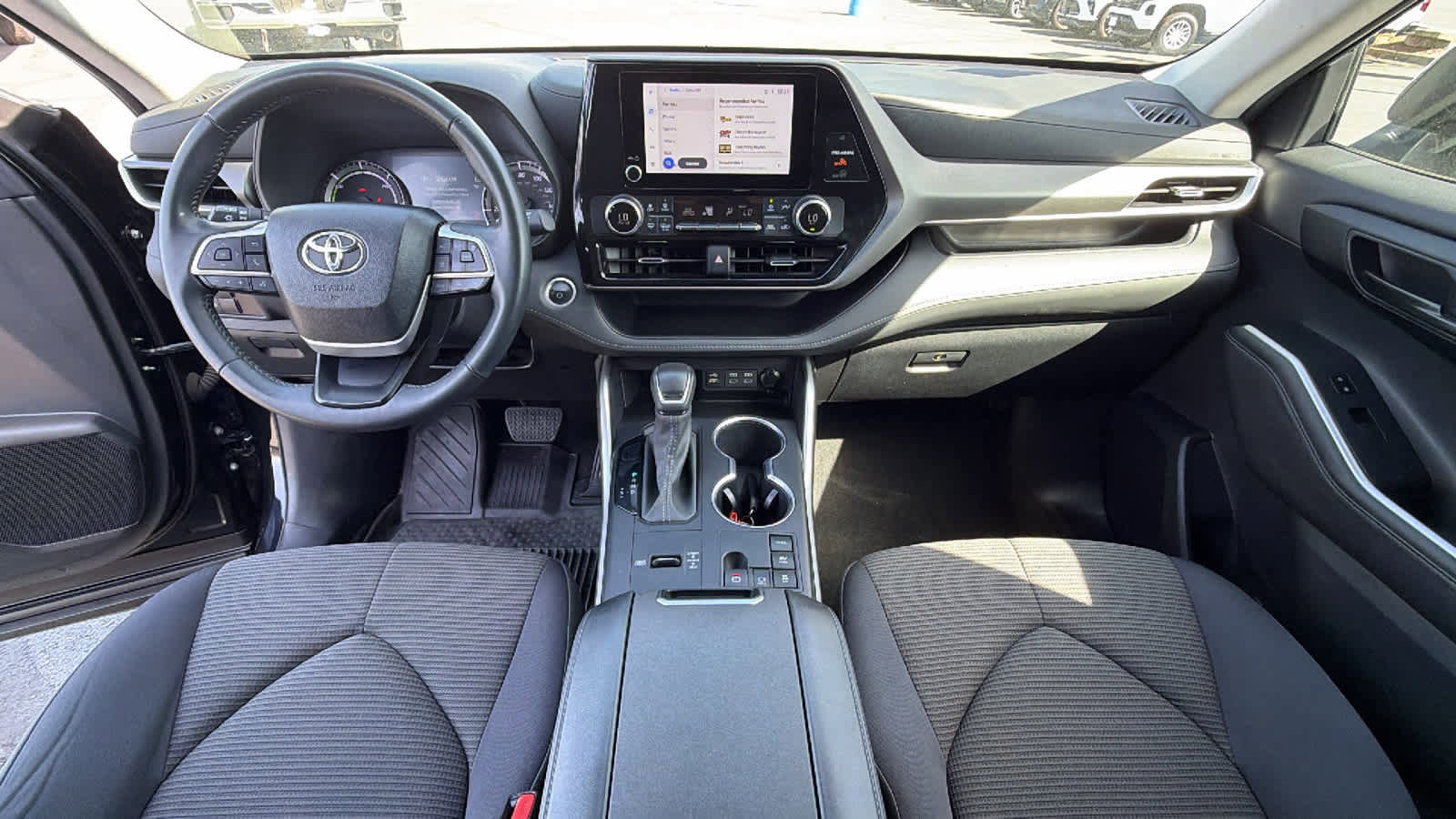 Used 2024 Toyota Highlander LE image 26