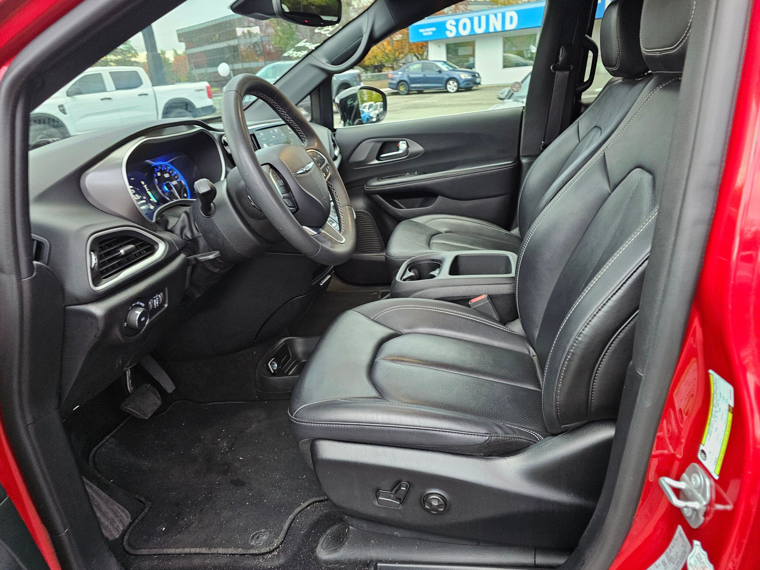 Used 2025 Chrysler Pacifica Select FWD image 22