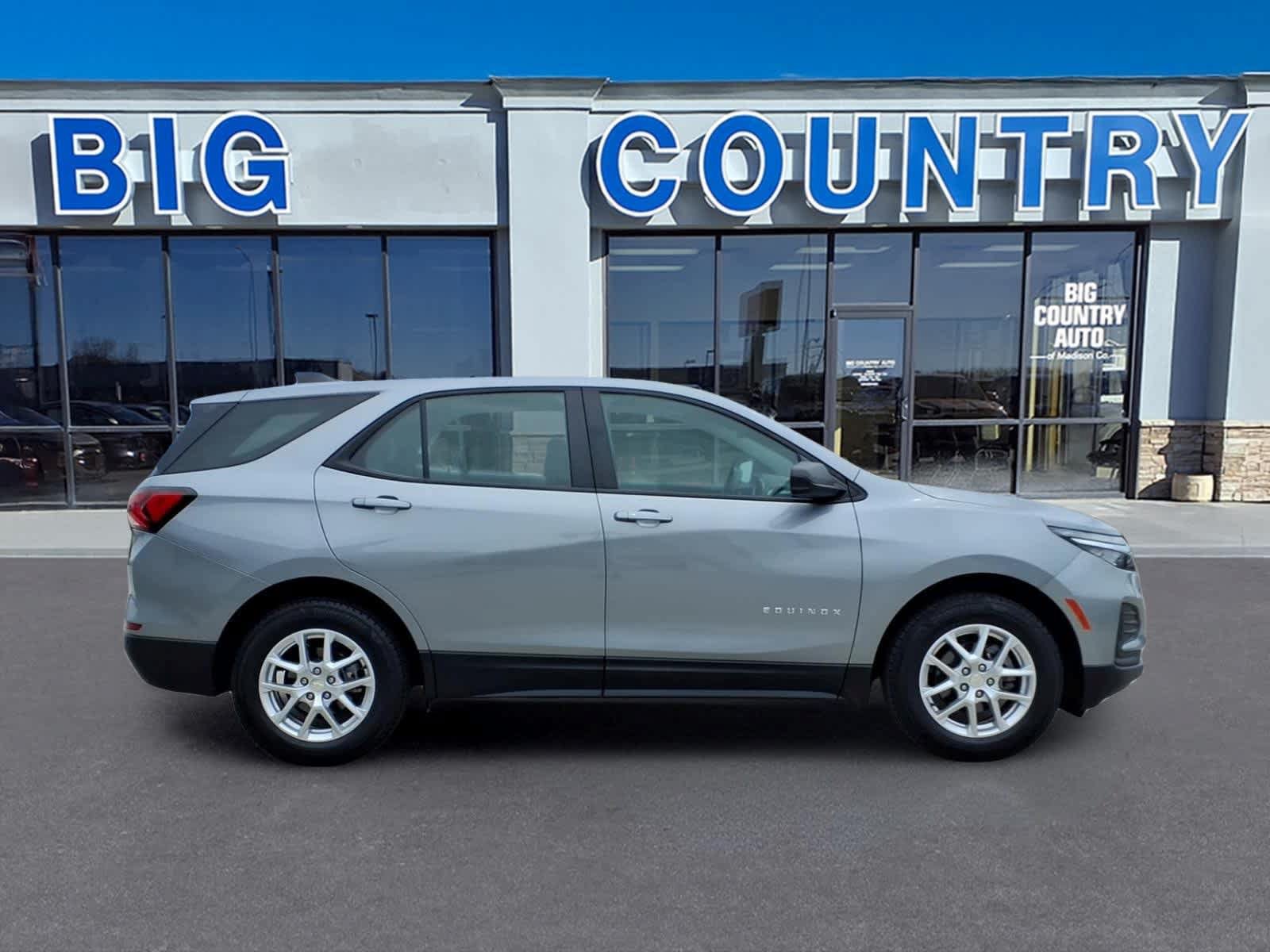 Used 2023 Chevrolet Equinox LS AWD/4WD image 4