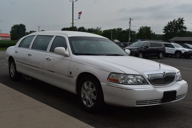 Used 2008 Lincoln Town Car Executive RWD image 11
