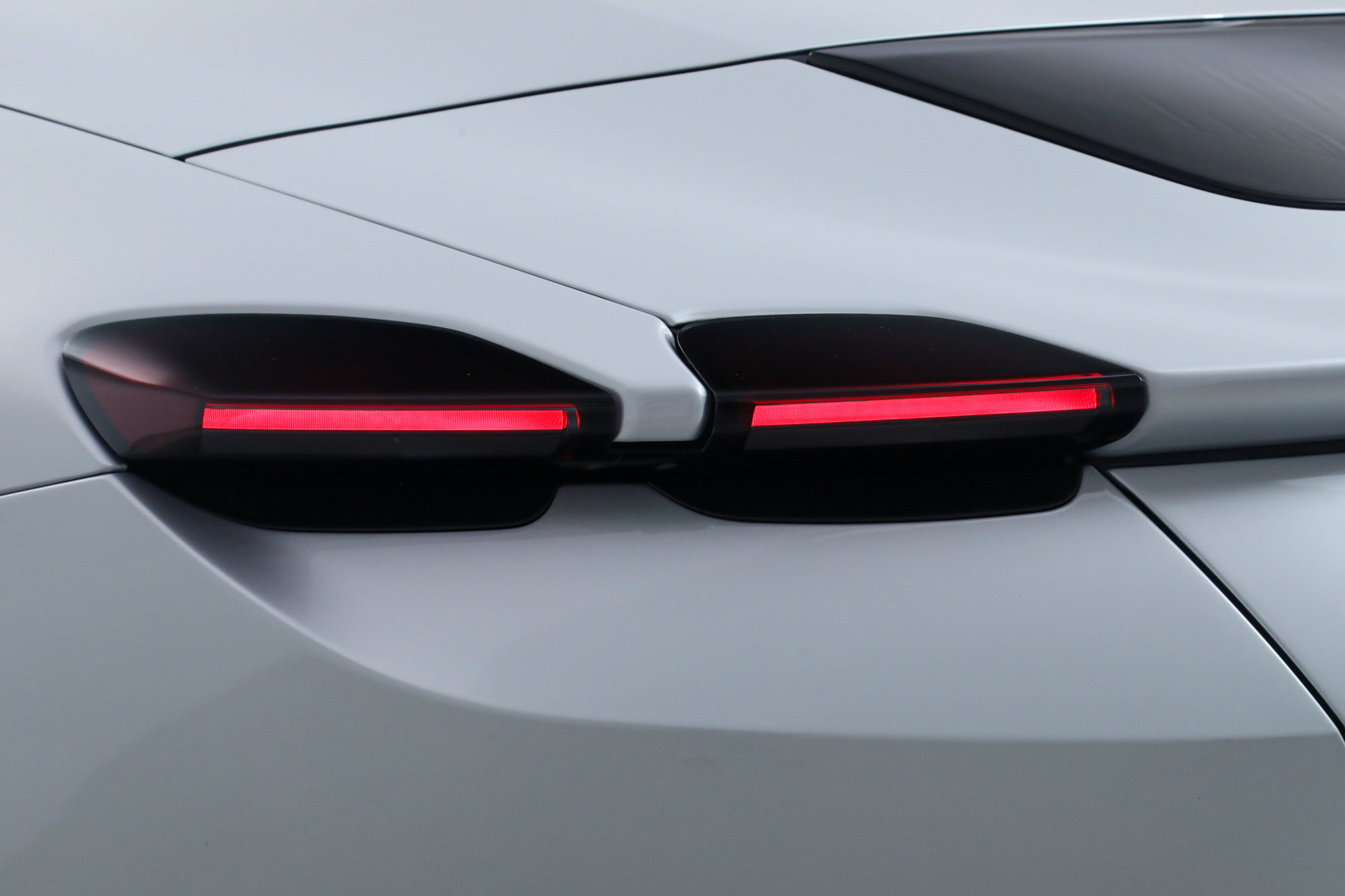 Certified 2026 Ferrari Roma Spider RWD image 18