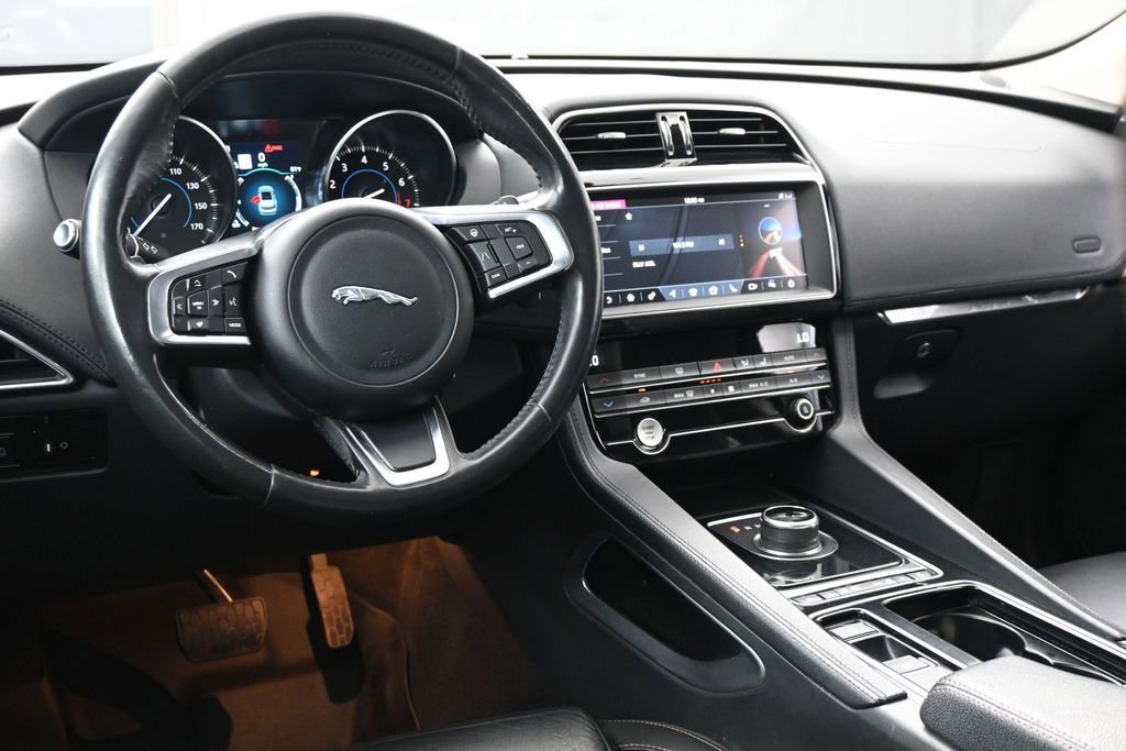 Used 2020 Jaguar F-PACE Prestige AWD/4WD image 7