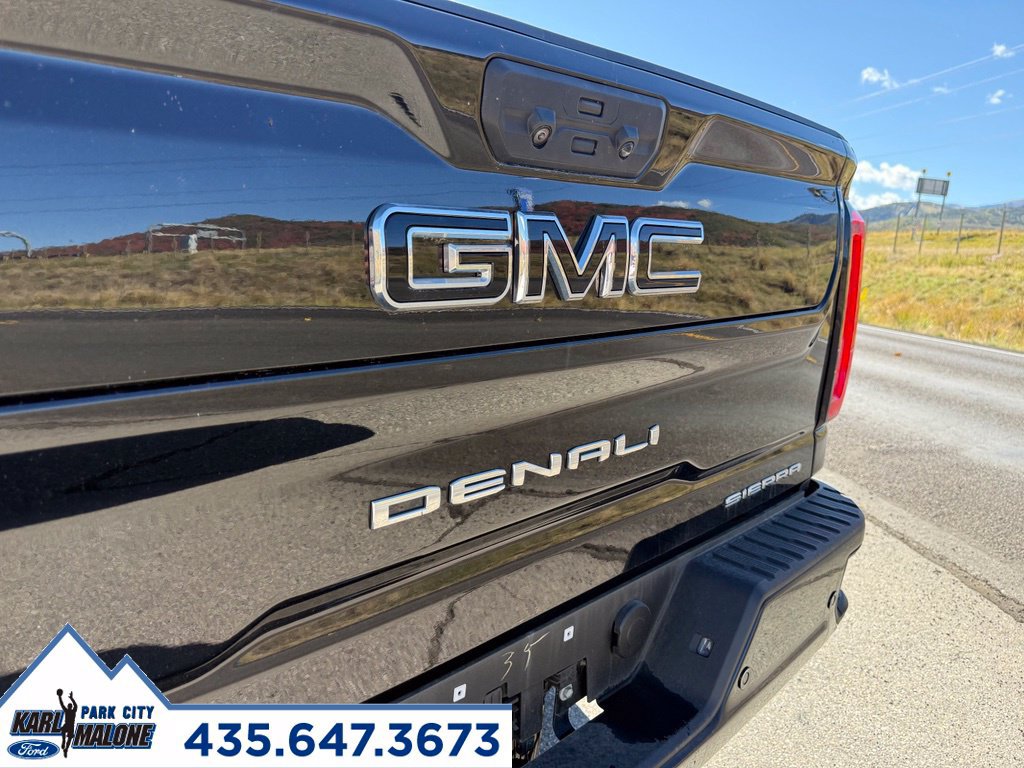 Used 2022 GMC Sierra 2500 Denali w/ Denali Black Diamond Edition AWD/4WD image 12