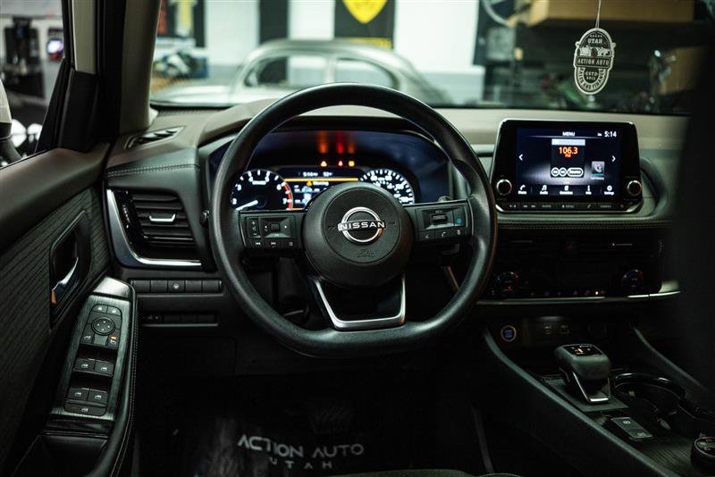 Used 2022 Nissan Rogue SV image 16