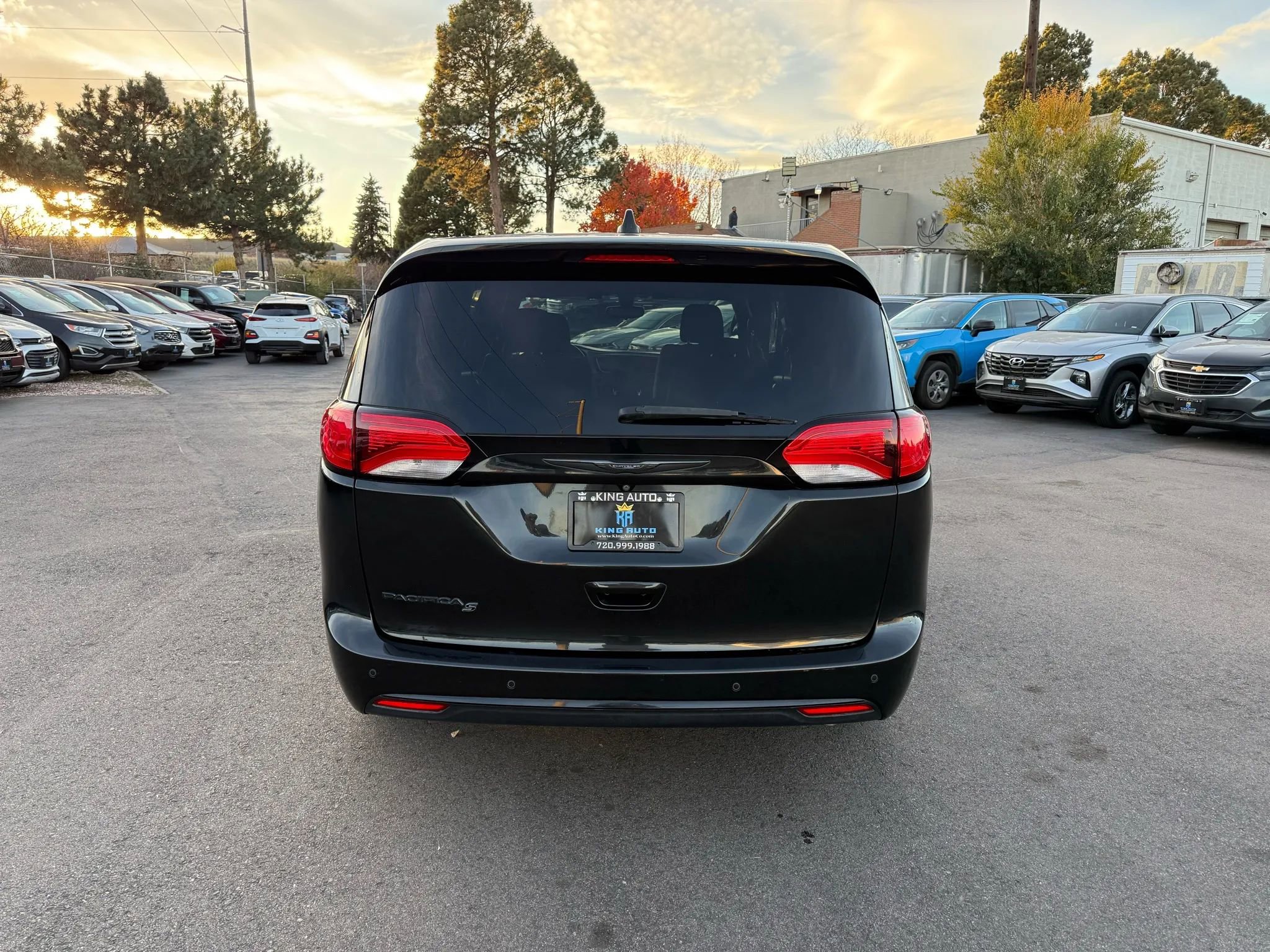 Used 2018 Chrysler Pacifica Touring Plus w/ S Appearance Package image 9