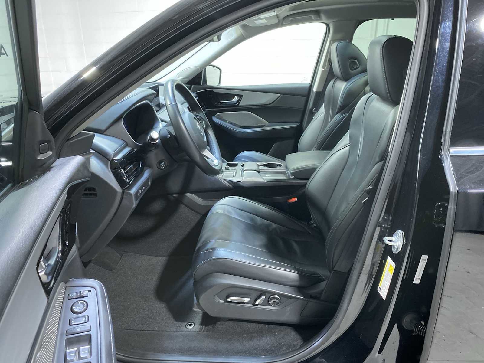Certified 2023 Acura MDX SH-AWD w/ Technology Package image 2