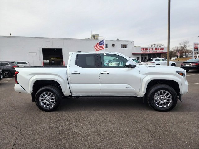 Used 2025 Toyota Tacoma Limited image 8