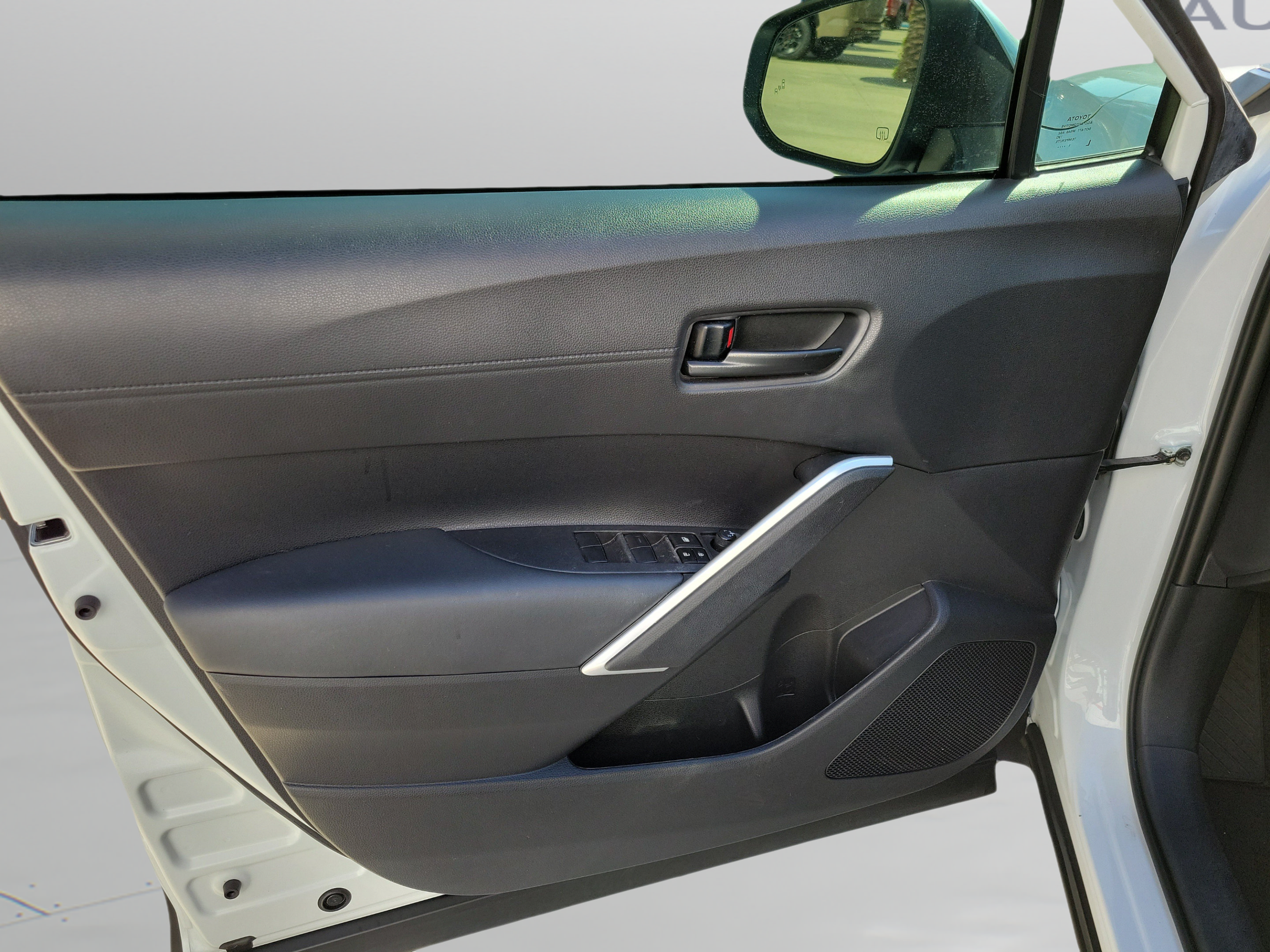 Used 2022 Toyota Corolla Cross LE FWD image 28