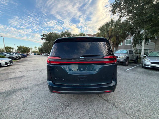 Used 2023 Chrysler Pacifica Touring-L w/ S Appearance Package FWD image 3