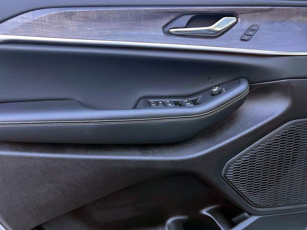 Certified 2024 Jeep Grand Cherokee L Limited image 17