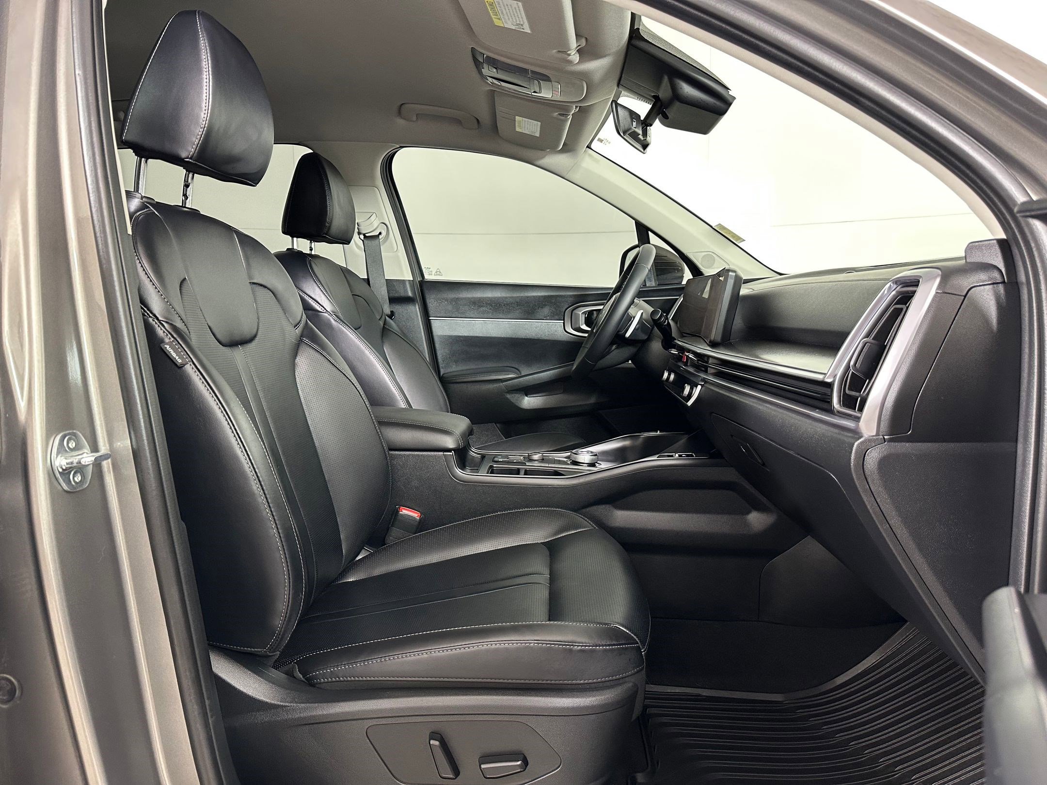 Used 2025 Kia Sorento EX image 28