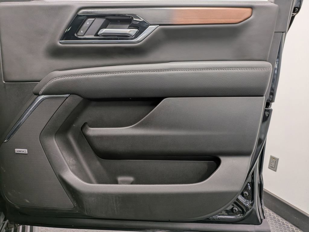 Used 2026 GMC Yukon XL Denali w/ Sun & Power Step Package image 29