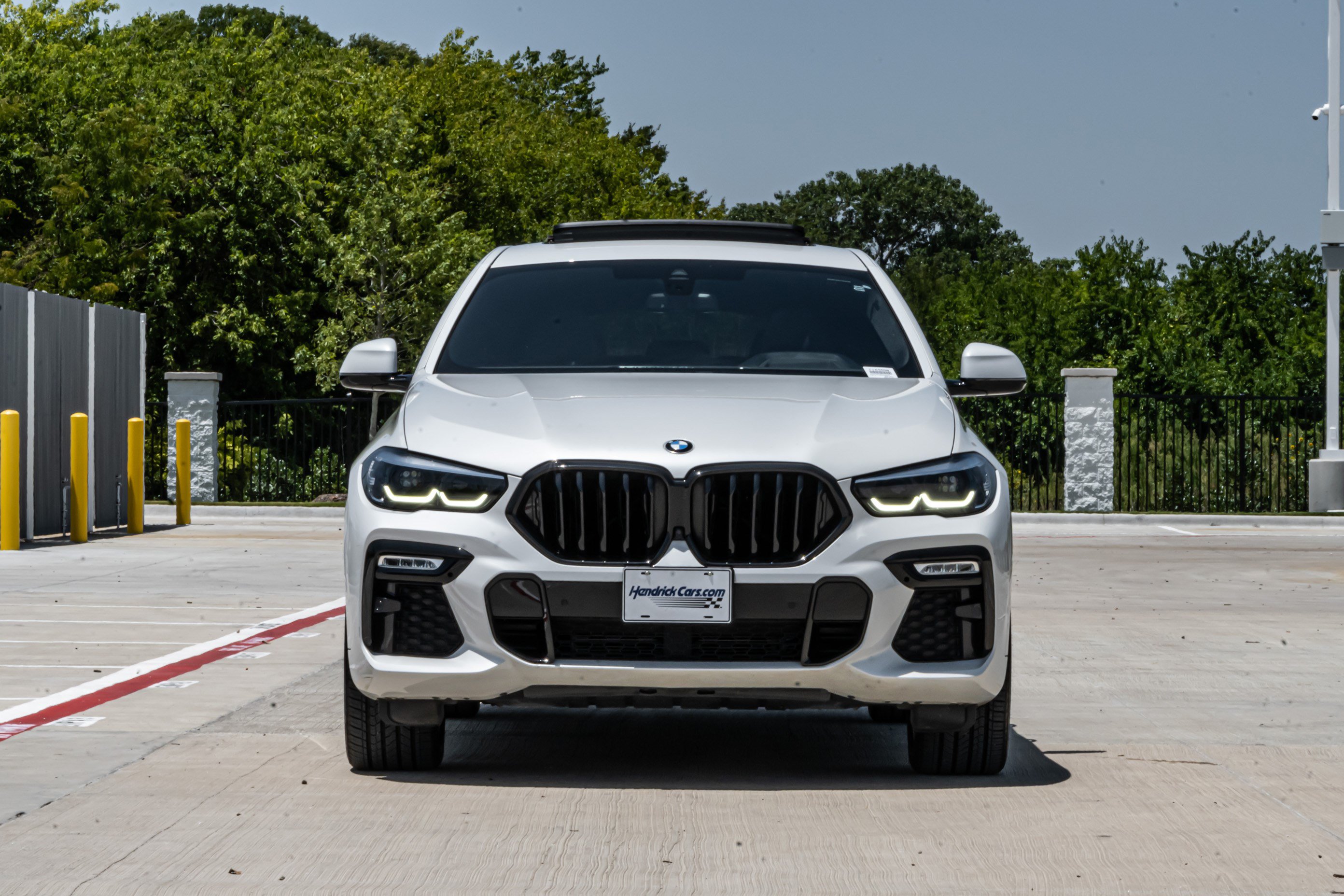 Used 2021 BMW X6 xDrive40i w/ M Sport Package AWD/4WD image 3