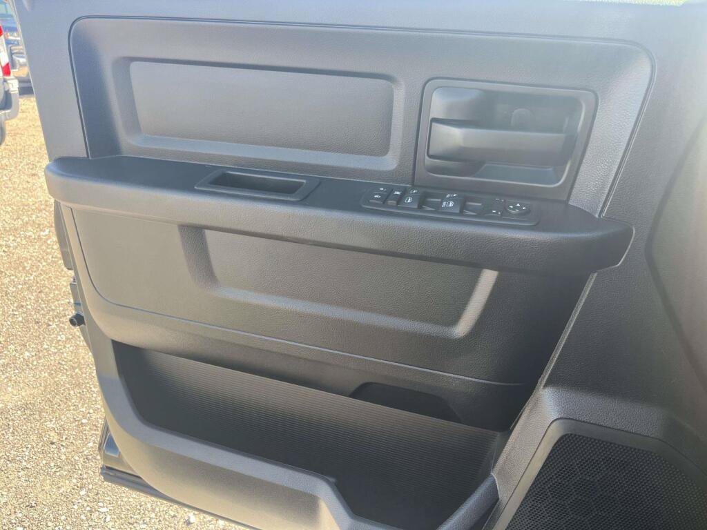 Used 2019 RAM 1500 Tradesman w/ Chrome Appearance Group RWD image 26