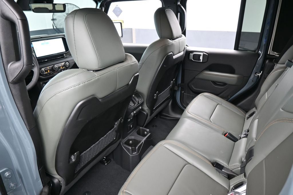 Used 2026 Jeep Gladiator Mojave AWD/4WD image 38