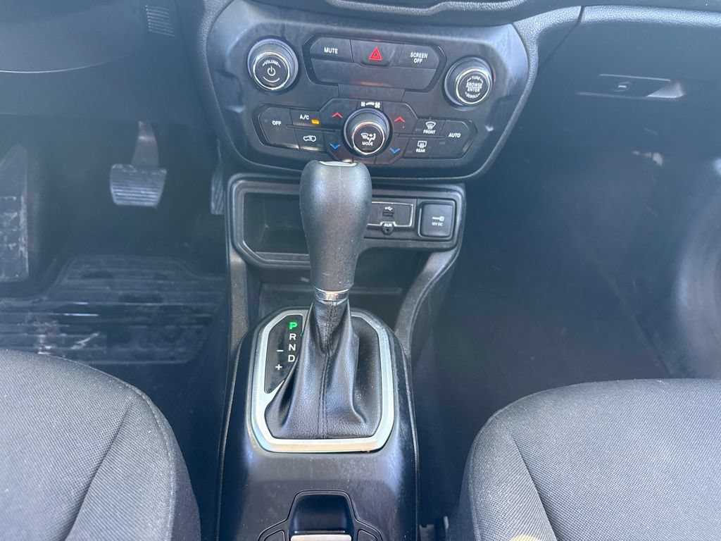 Used 2020 Jeep Renegade Latitude w/ Popular Equipment Group FWD image 14