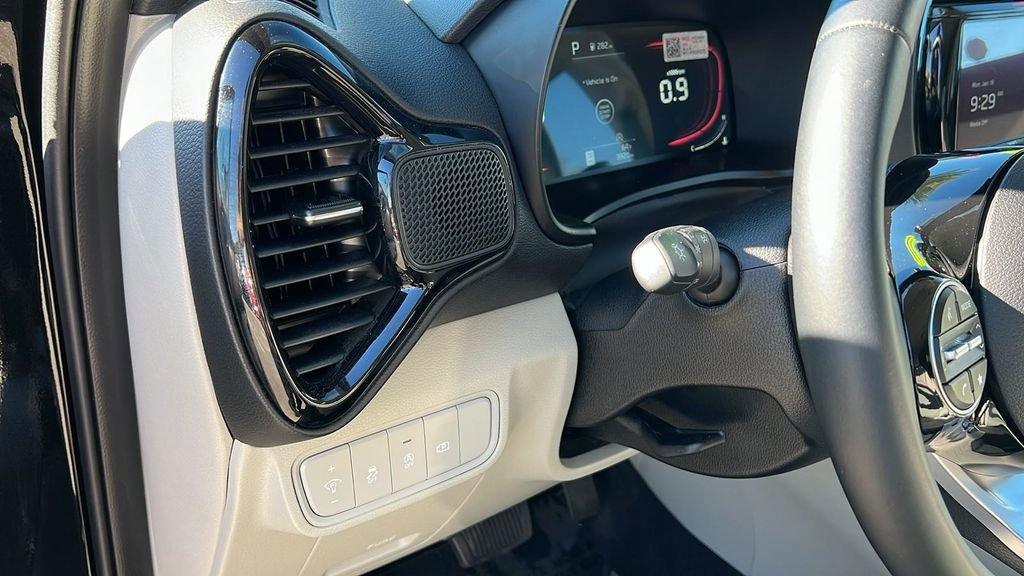 Certified 2025 Kia Soul EX image 9