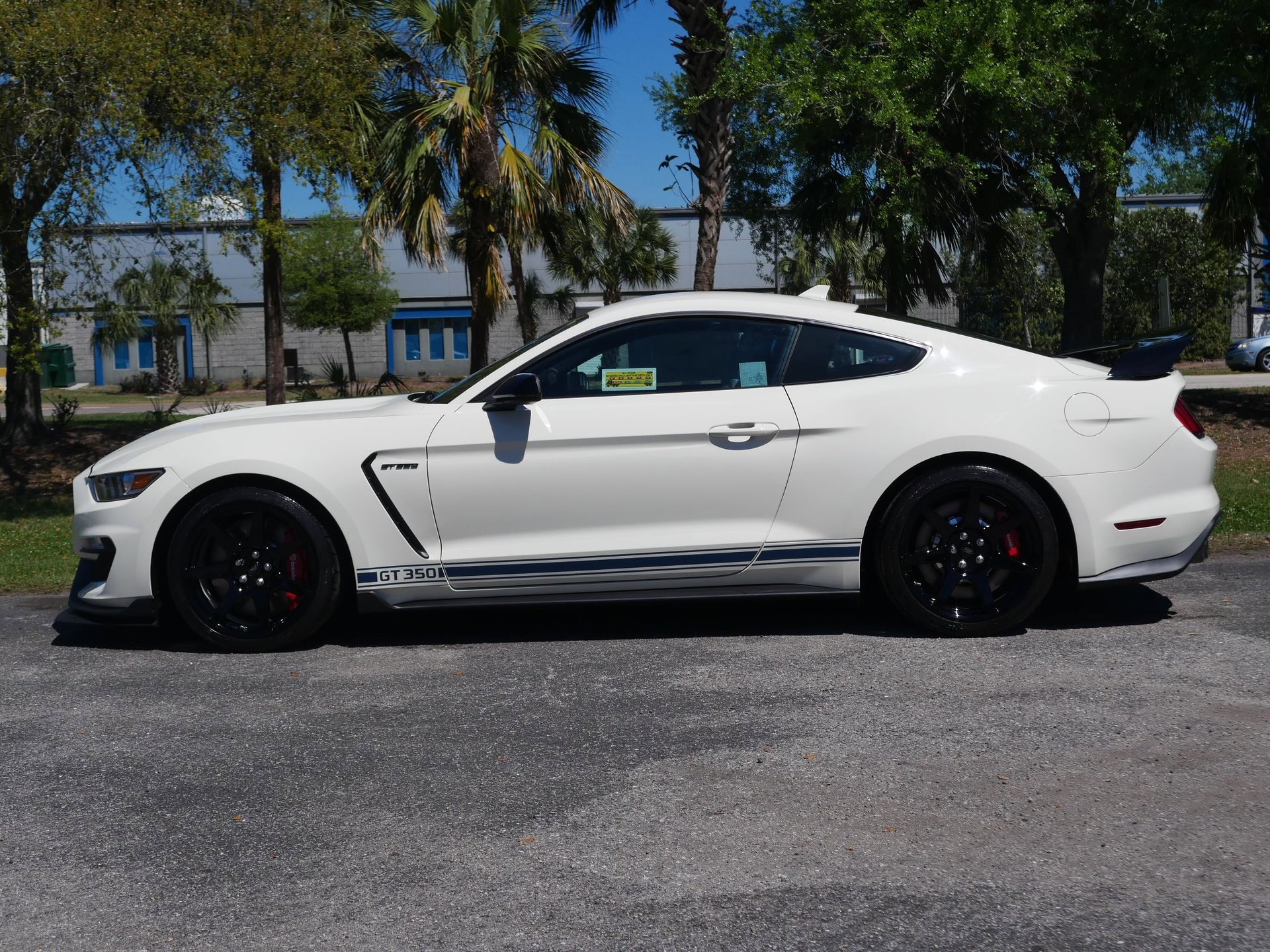 Used 2020 Ford Mustang Shelby GT350R w/ GT350R Equipment Group 920A RWD image 14