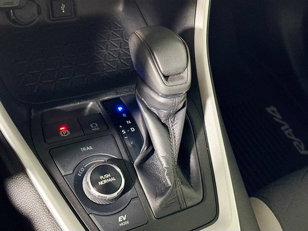 Used 2020 Toyota RAV4 XLE AWD/4WD image 17