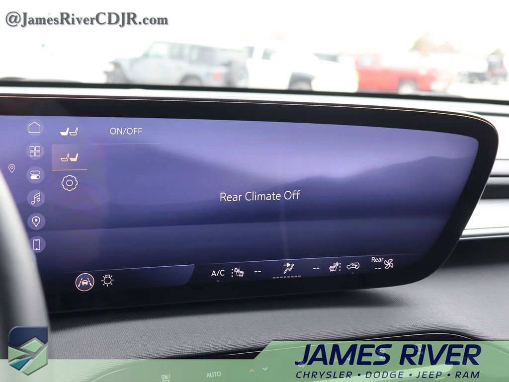 Used 2025 Buick Enclave Preferred image 34