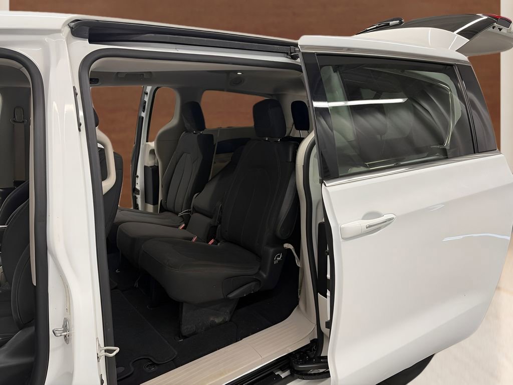 Used 2019 Chrysler Pacifica Touring Plus FWD image 12
