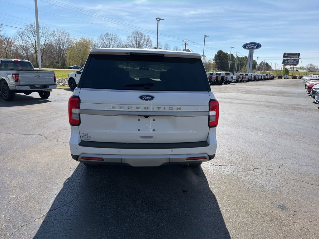 Used 2024 Ford Expedition XLT image 4