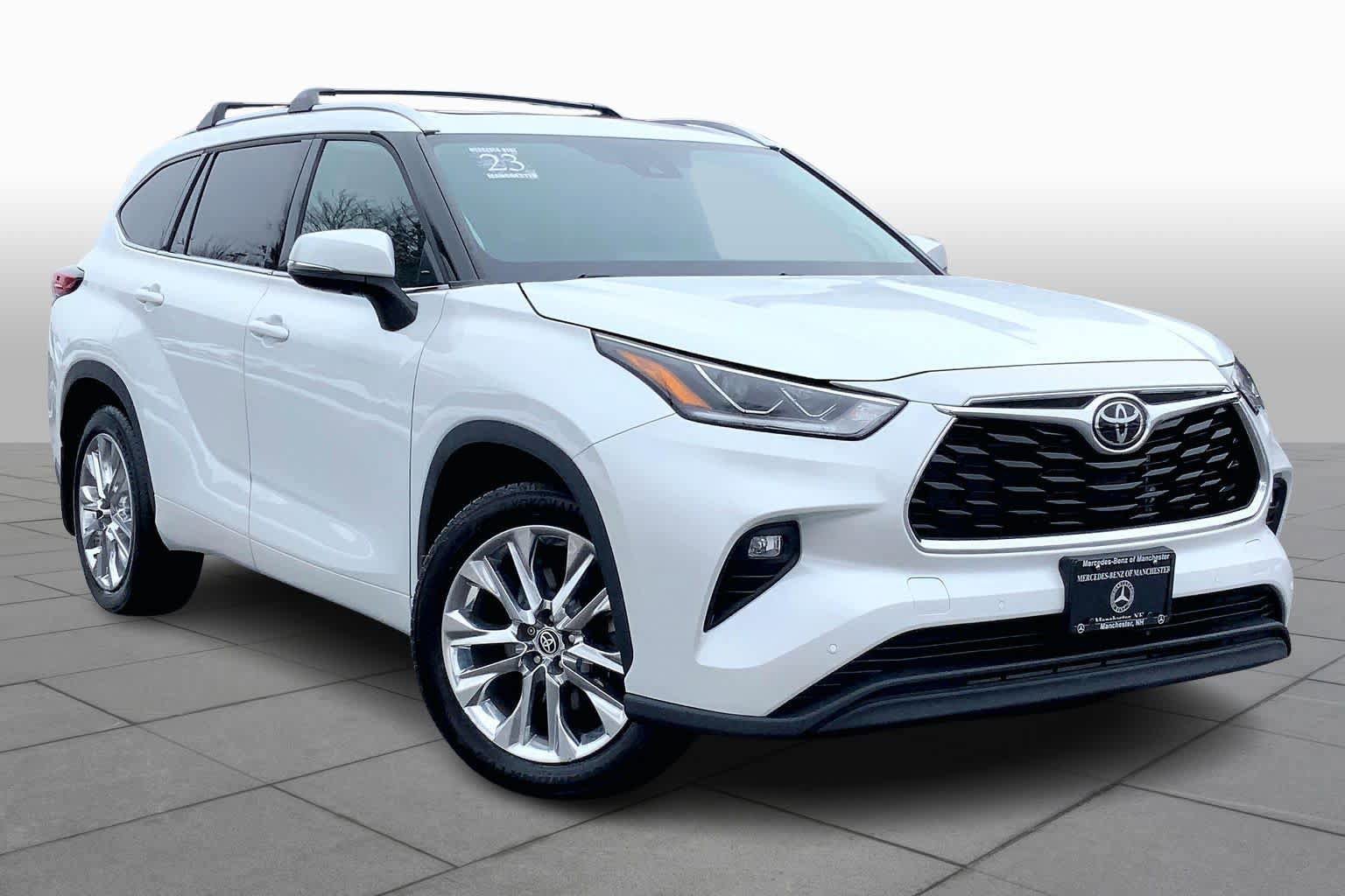 Used 2023 Toyota Highlander Limited AWD/4WD image 3