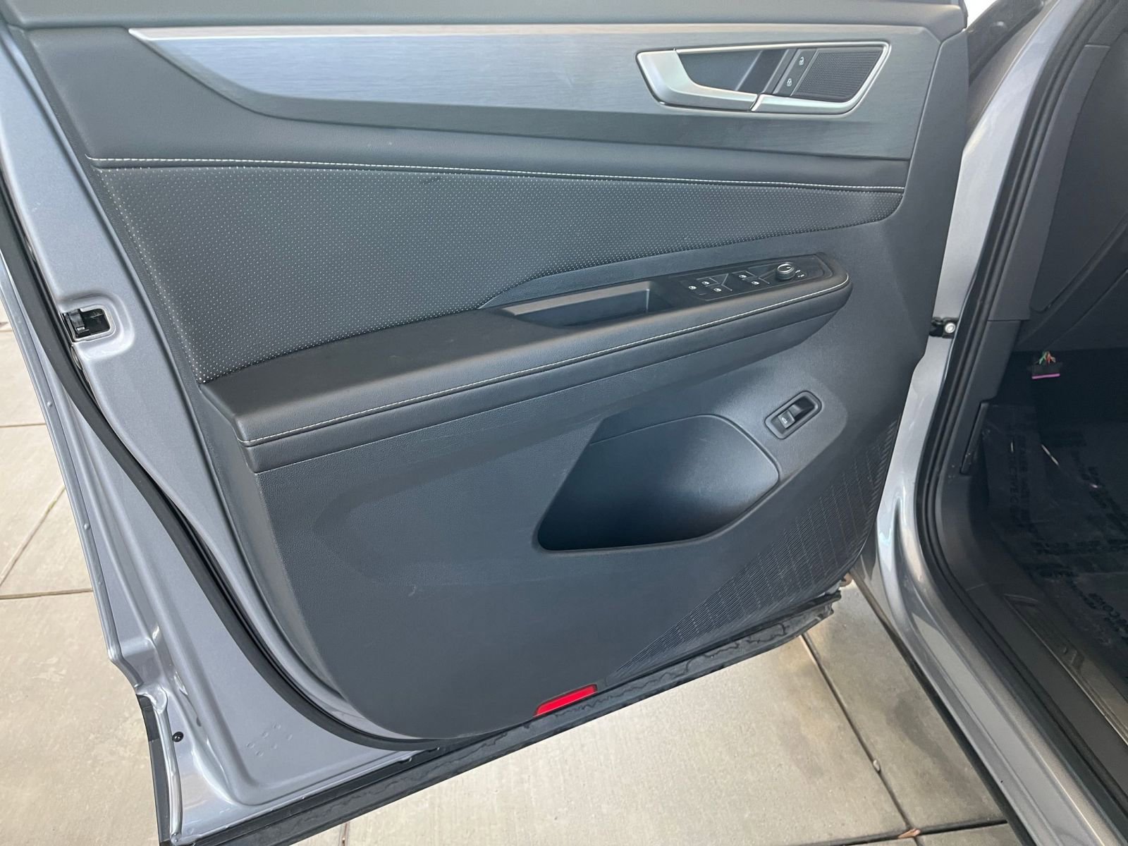 Used 2025 Volkswagen Atlas Cross Sport SE image 20