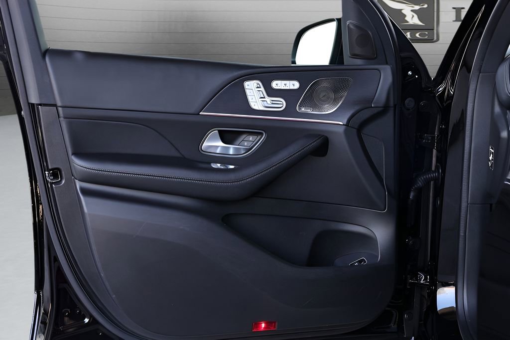 Used 2025 Mercedes-Benz GLS 450 4MATIC image 31