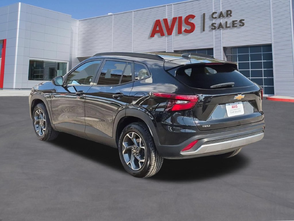 Used 2026 Chevrolet Trax LT FWD image 9