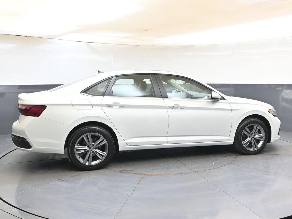 Used 2023 Volkswagen Jetta SE w/ Panoramic Sunroof Package FWD image 6