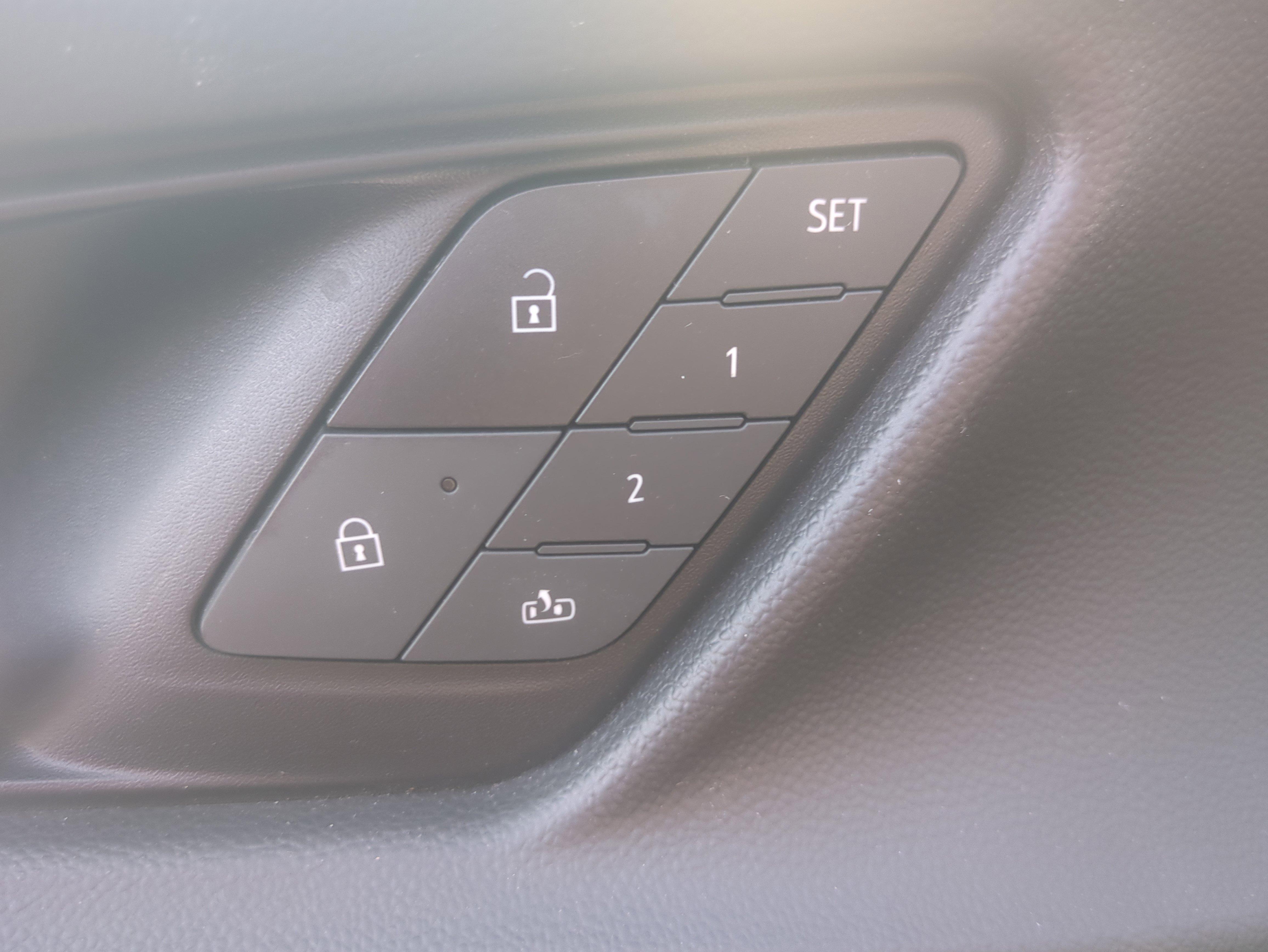 Used 2025 Chevrolet Equinox RS w/ Safety and Technology Package image 10