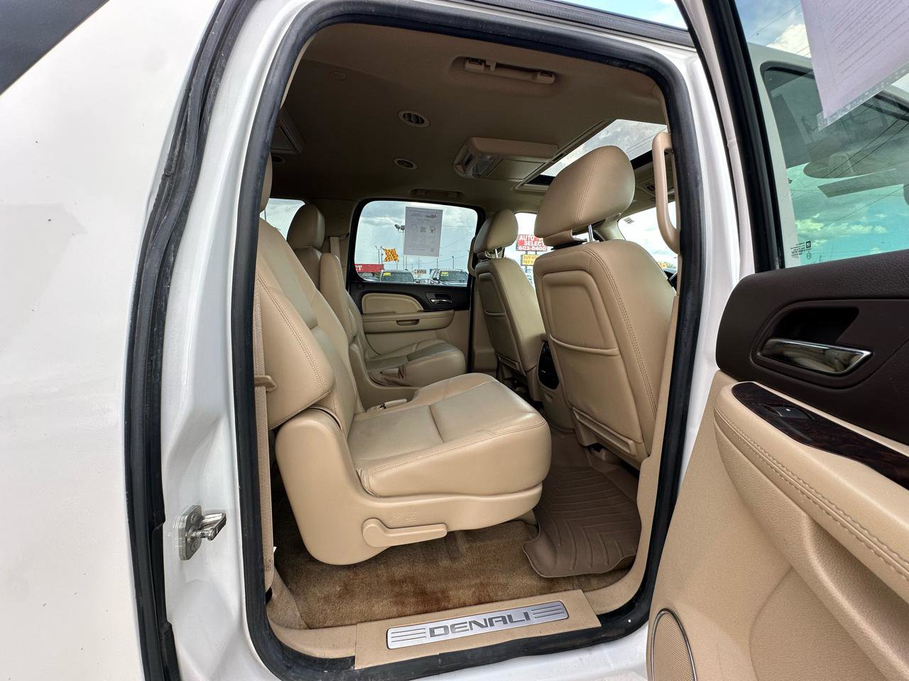 Used 2014 GMC Yukon XL Denali image 21