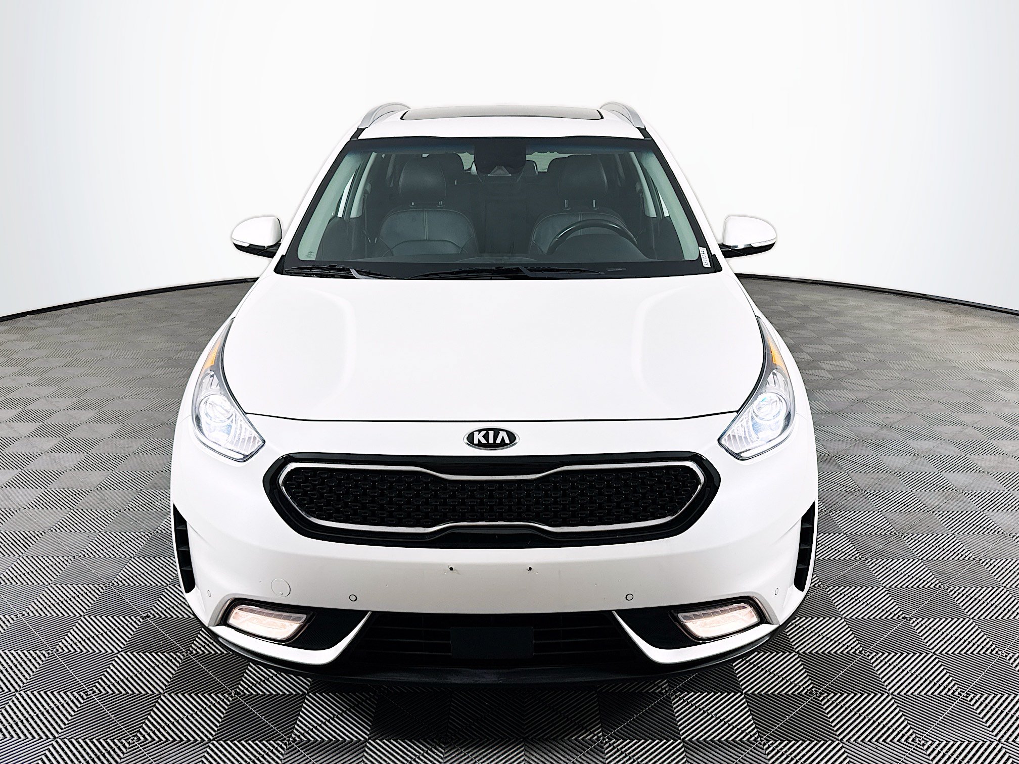 Used 2019 Kia Niro Touring FWD video 2
