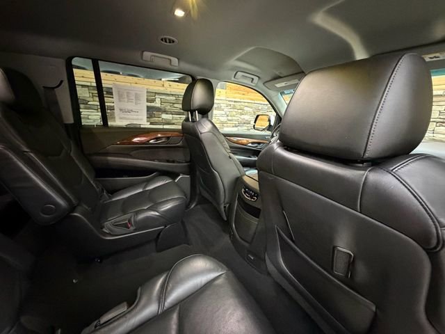 Used 2019 Cadillac Escalade ESV 4WD image 29