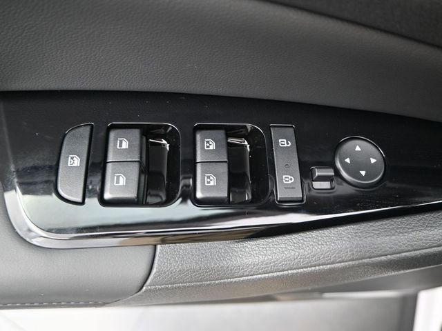 Used 2025 Kia Sportage EX image 9