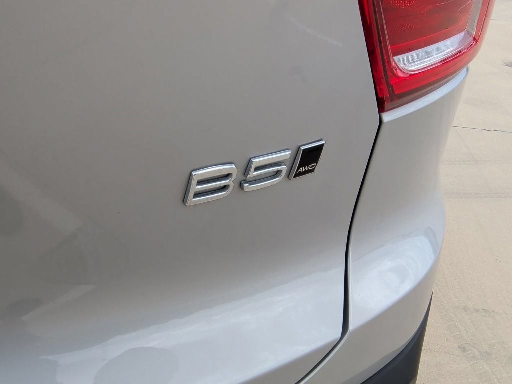 Used 2025 Volvo XC40 B5 Plus AWD/4WD image 43