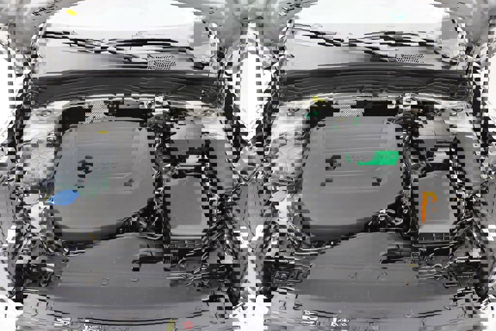 Used 2025 Volvo XC40 B5 Plus image 29