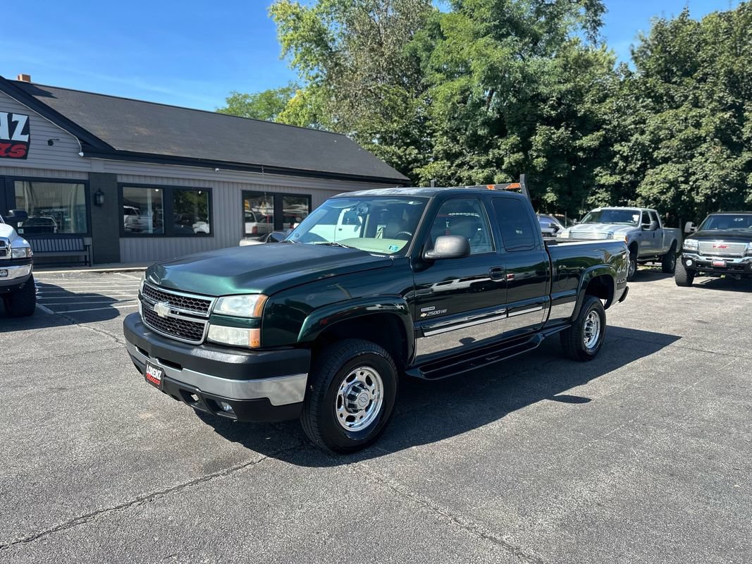 Used 2006 Chevrolet Silverado 2500 LT w/ Heavy-Duty Power Package AWD/4WD image 6