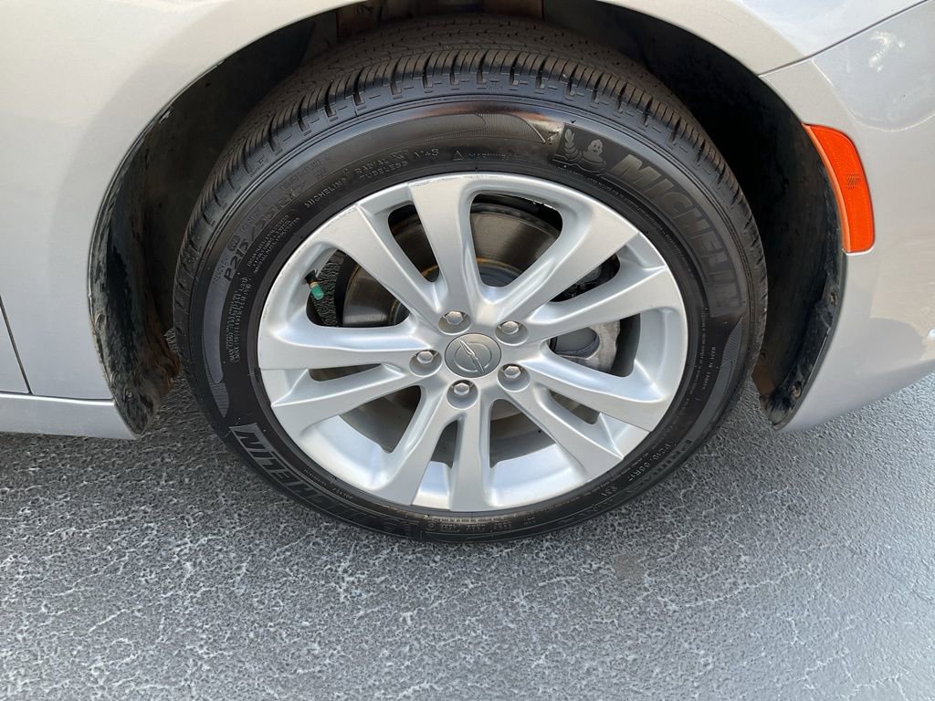 Used 2017 Chrysler 200 Limited Platinum image 22