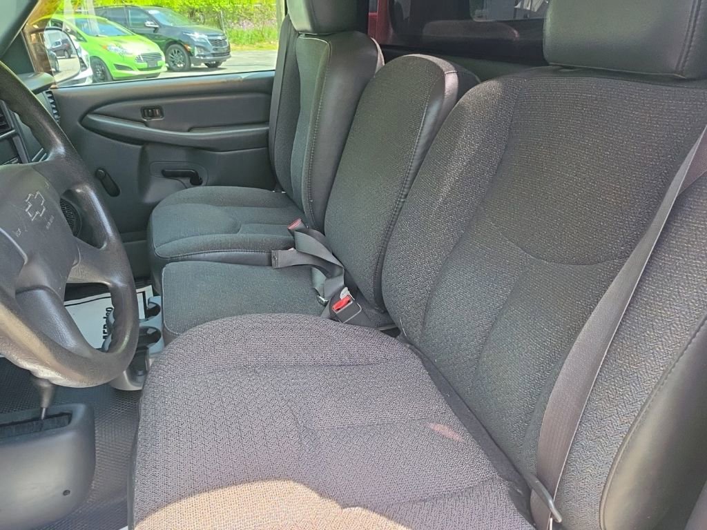 Used 2004 Chevrolet Silverado 1500 4x4 Regular Cab w/ Light Duty Power Package image 12