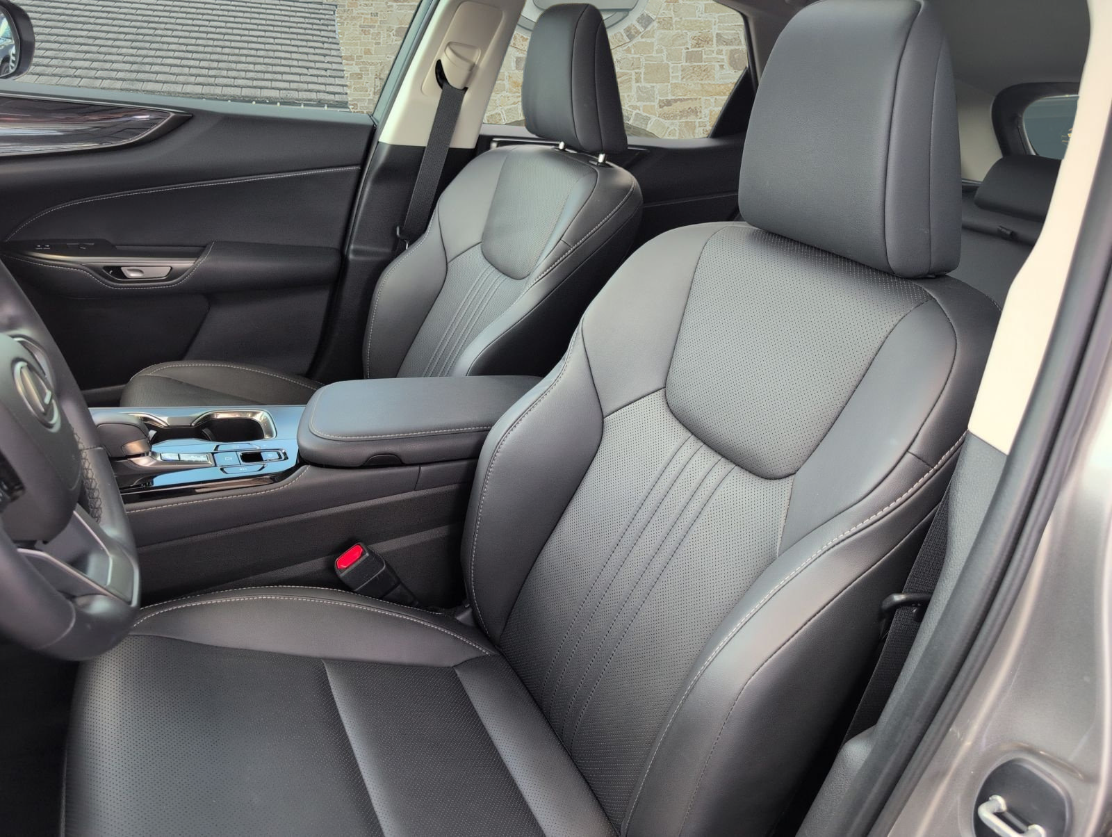 Certified 2025 Lexus NX 250 FWD w/ Accessory Package (Z1) image 5