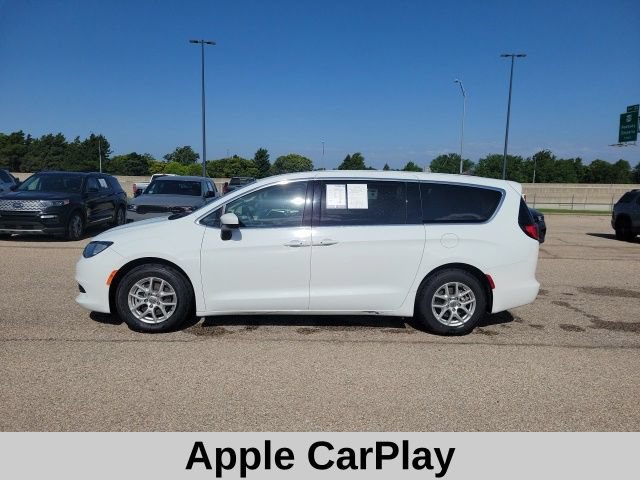 Used 2023 Chrysler Voyager LX FWD image 3