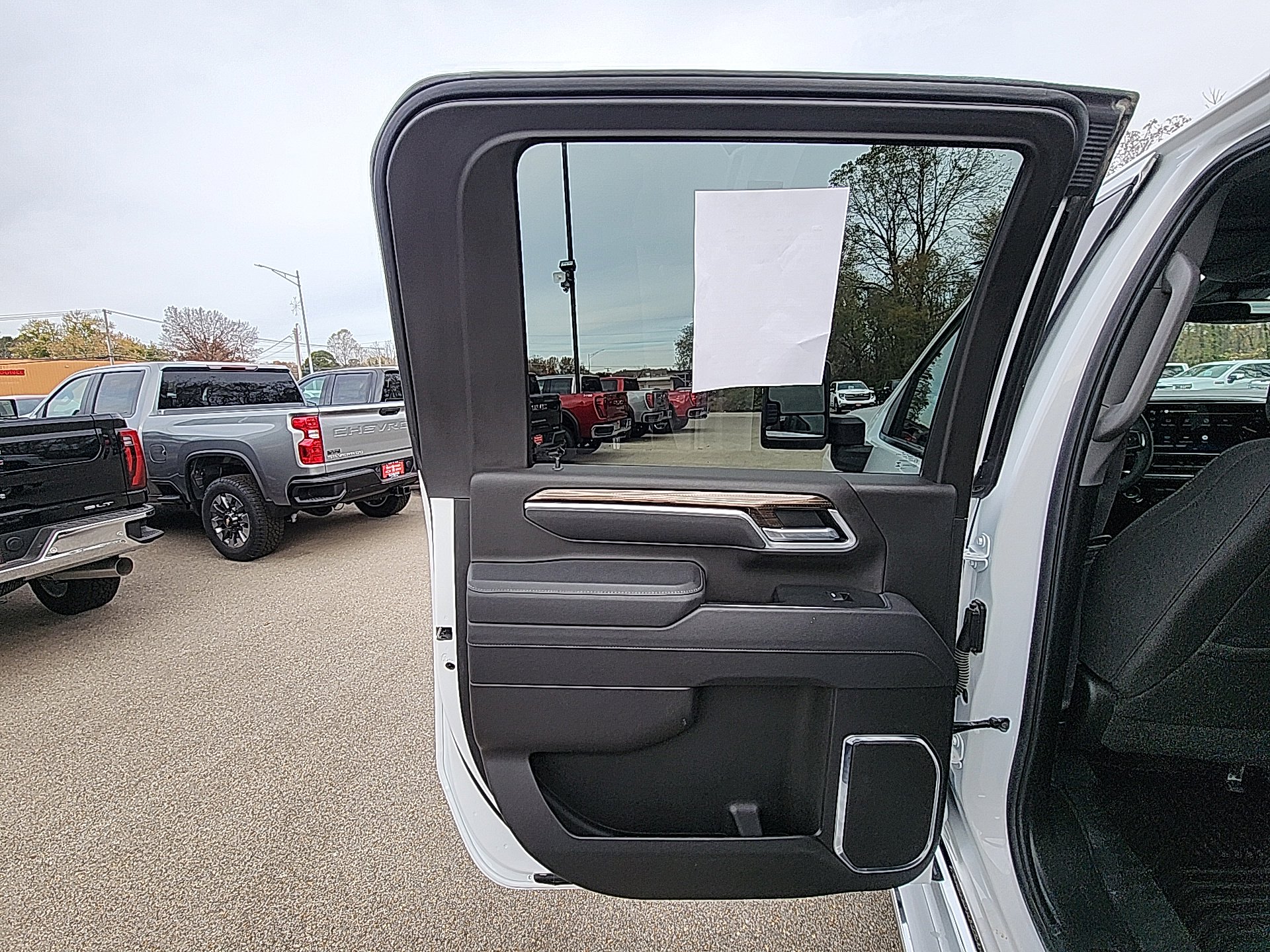 Used 2025 Chevrolet Silverado 2500 LT w/ Convenience Package image 27